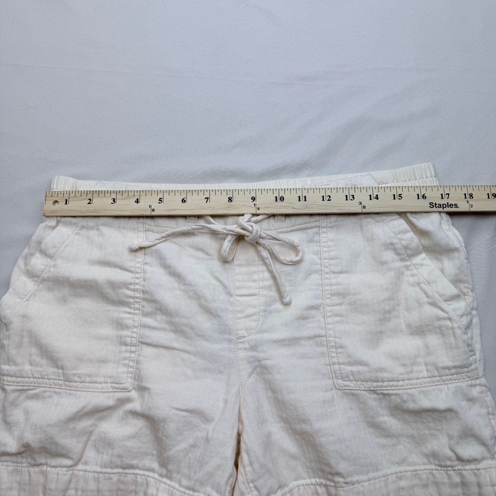 Old Navy Women's Cream Cargo Shorts - Picture 5 of 8